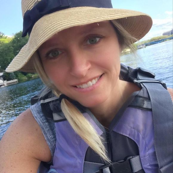 Meet your Posher, Beth - Picture 1 of 1